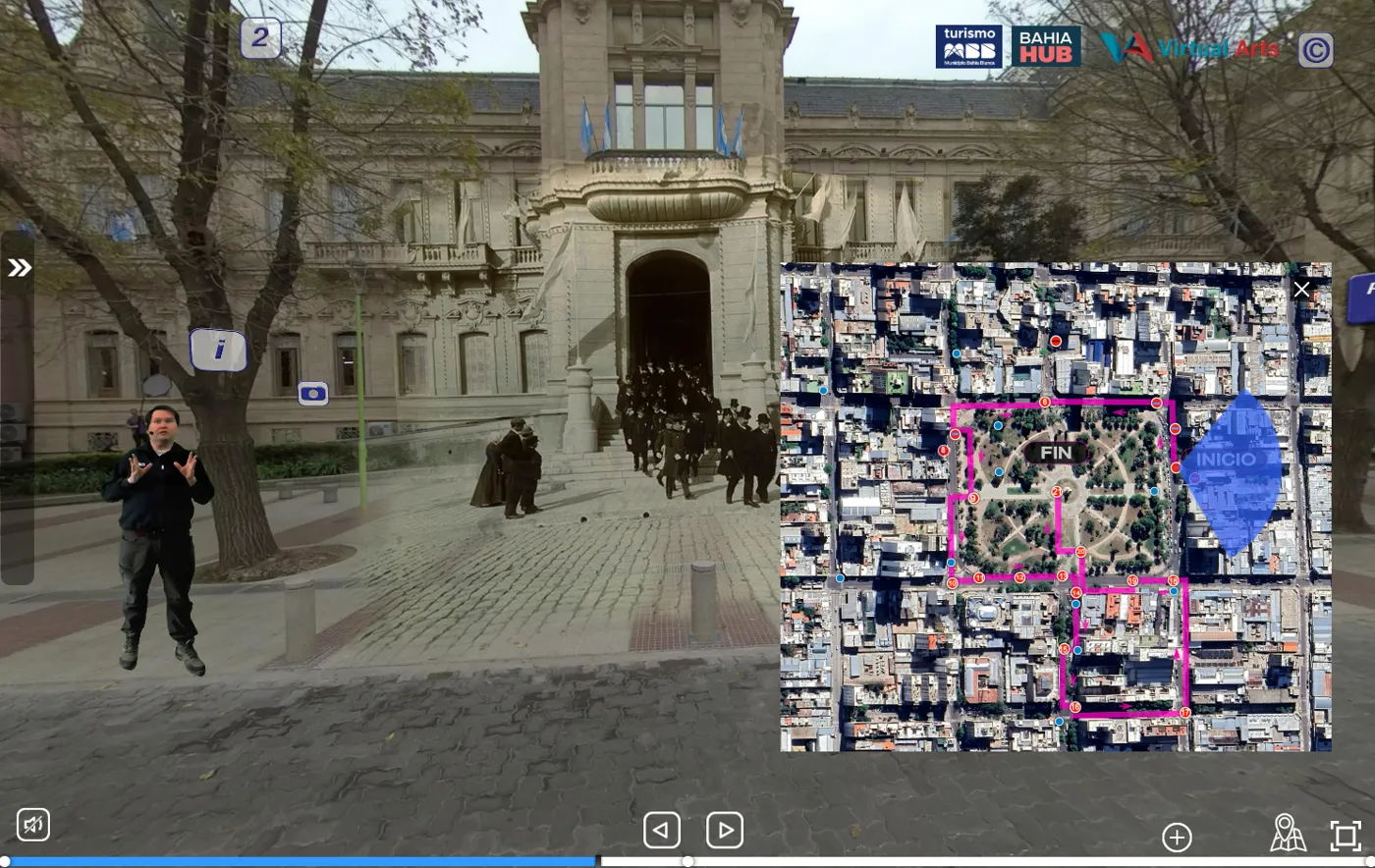 Parada frente al Palacio Municipal con una escena histórica y el mapa satelital del circuito alrededor de la Plaza Rivadavia.