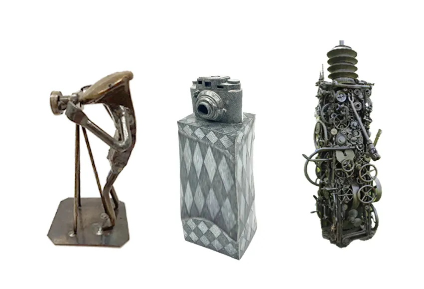 Tres esculturas metálicas que inspiran el diseño del tótem: un fotógrafo con trípode, una cámara antigua sobre un pedestal y una torre de engranajes.